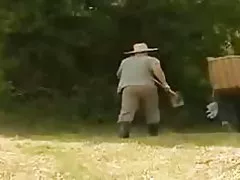 Tata igrate sa djevojkom