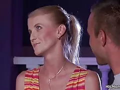 Dlakava pičko zrelo i tinejdžerska lezbejka