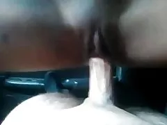 Zrela azijski voze u kolima